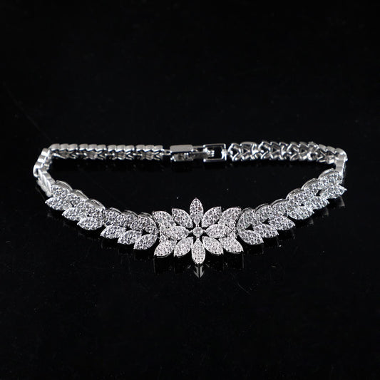 Nova Ice Bracelet - Luxurious Hand Jewelry
