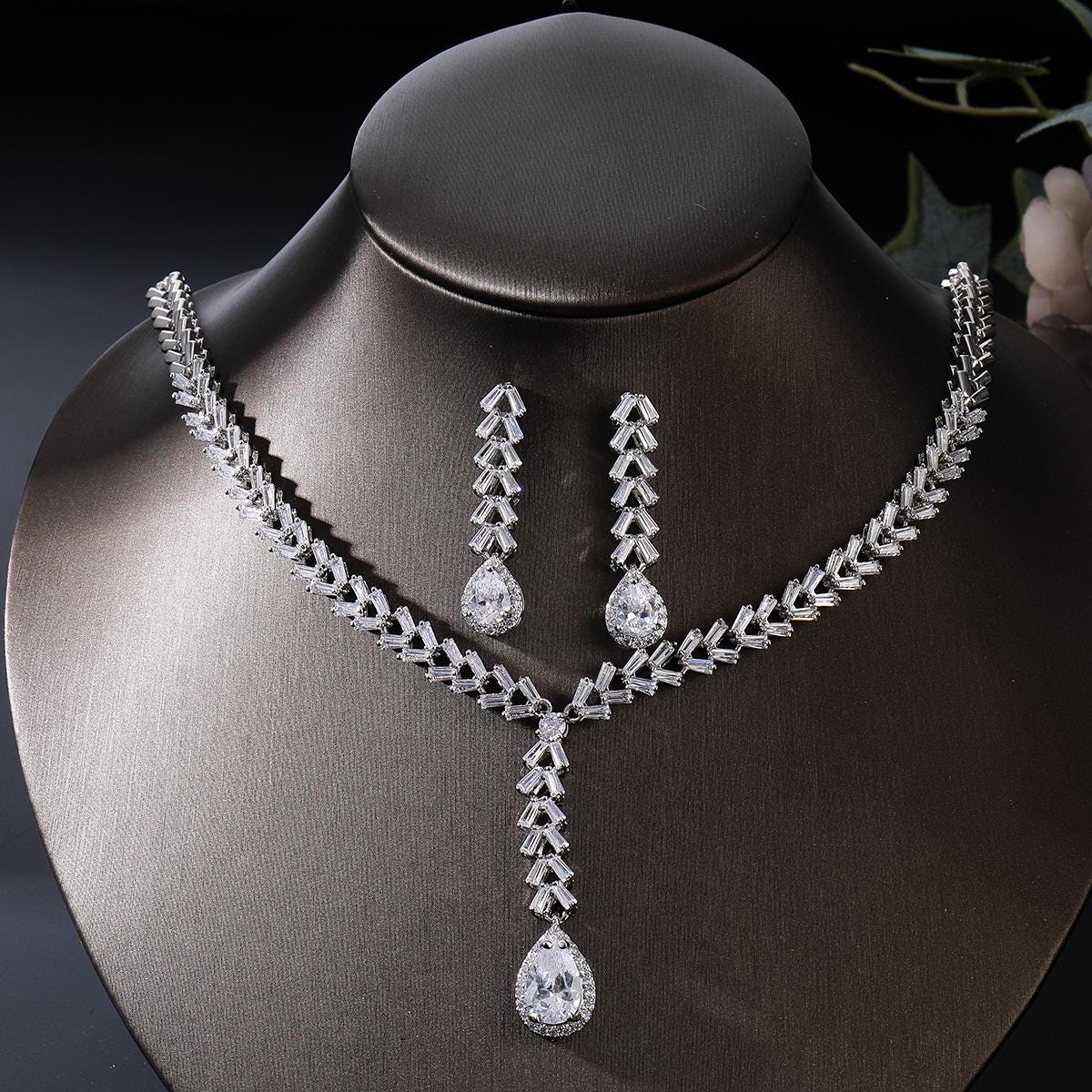 Aurelia Shine Zircon Jewelry Set – Classic Necklace and Earrings for Formal Events